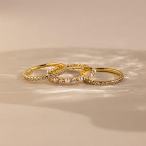 Conjunto de Anéis Eternity de Diamantes da Caitlyn Minimalist • Conjunto de 3: Anéis Empilháveis de Diamantes e Pérolas • Conjunto de Joias para Madrinhas • Presente de Noiva • RR171