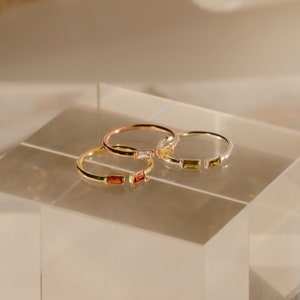 Duo Baguette Birthstone Ring van Caitlyn Minimalist Beste vriend cadeau Verjaardagscadeau Verstelbare gepersonaliseerde edelsteenring RM87 afbeelding 3