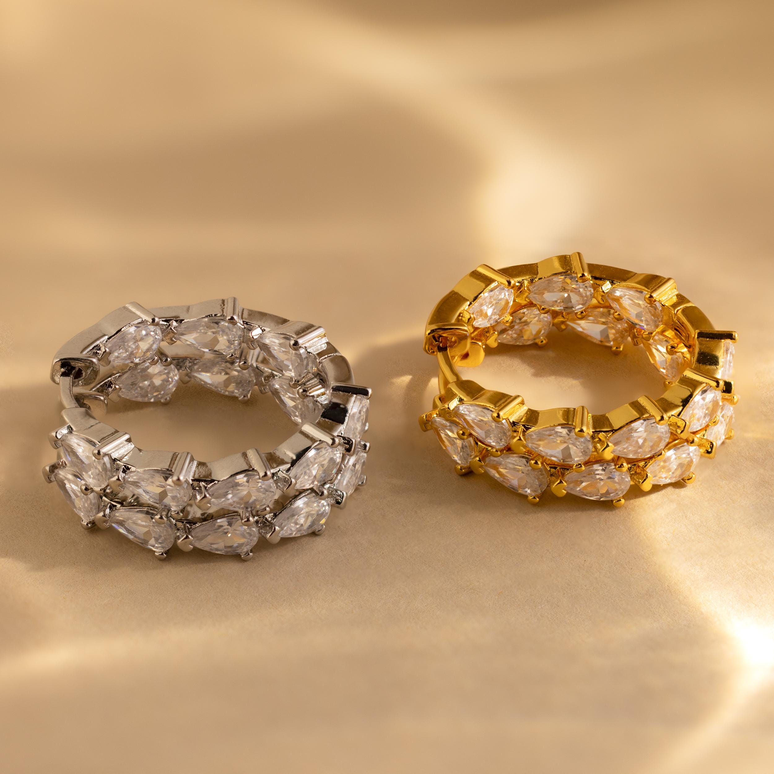 CaitlynMinimalist★インサイド・アウト ダイヤモンド・ピアス Inside Out Pear Diamond Hoops by Caitlyn Minimalist