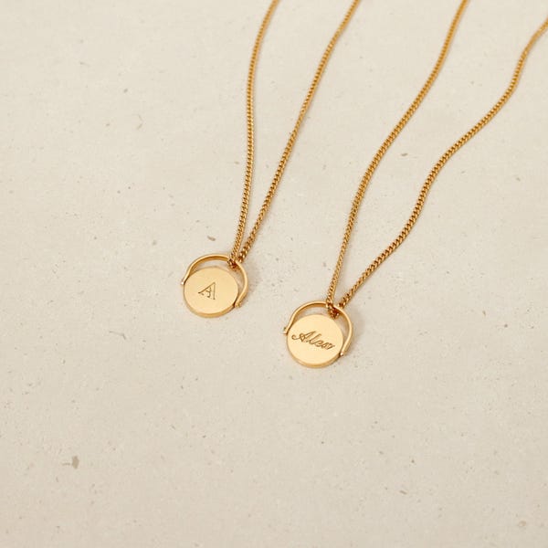 Collar con colgante giratorio y cadena tipo curb de Caitlyn Minimalist • Collar giratorio personalizado • Regalo personalizado para ella • NM89F33