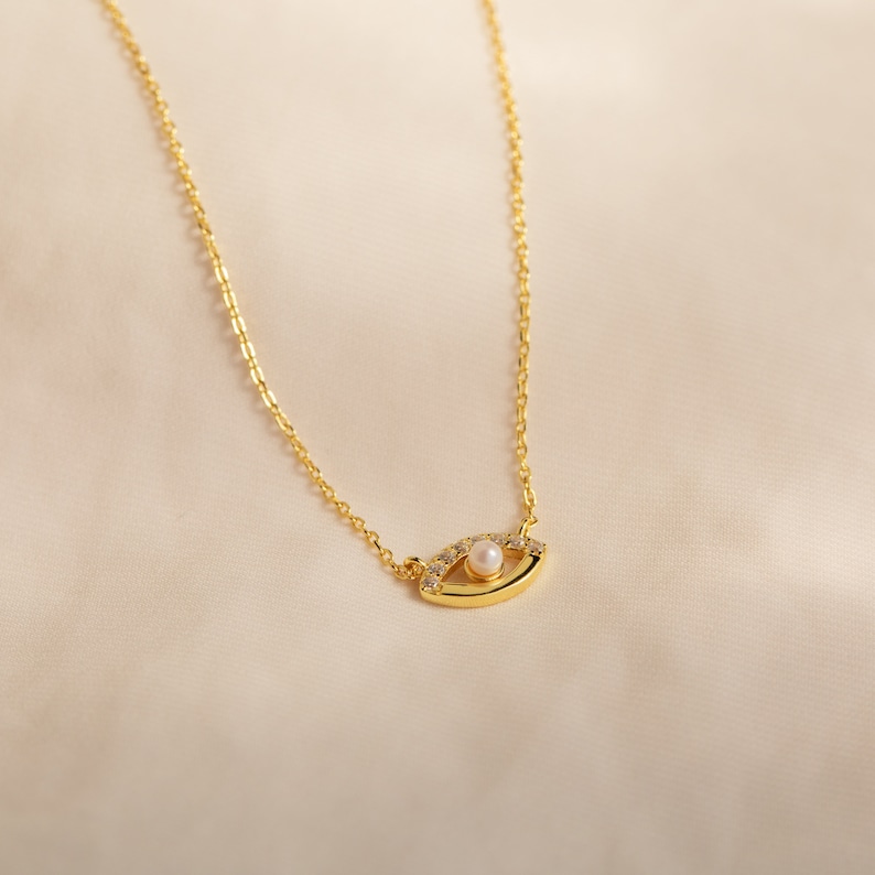 Pave Diamant Evil Eye Charm Halskette Zierliche Kristallhalskette mit Perle von Caitlyn Minimalist Perfektes Geschenk für Sie NR099 Bild 2