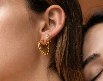 Caitlyn Minimalistのボールドリンクフープイヤリング Caitlyn Minimalistのボールドリンクフープイヤリング