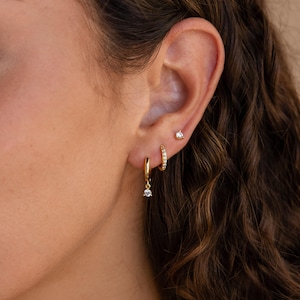 Juego de aretes de diamantes clásicos de Caitlyn Minimalist • Juego de 3: aretes de diamantes para novia • Delicadas joyas de boda • Regalo para ella • ER536