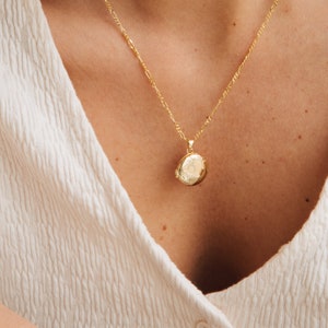 Colliers médaillon Caitlyn Minimaliste Médaillon coeur en or, médaillons en perles, colliers photo Cadeaux pour maman Cadeau d'anniversaire parfait pour elle 4. EARTH