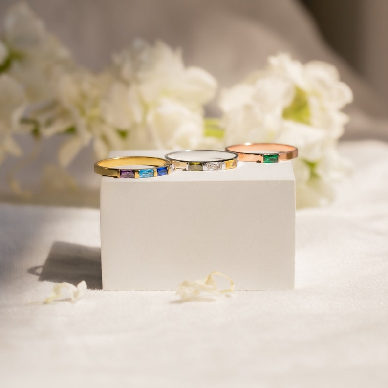 Geburtsstein-Baguette-Ring von CaitlynMinimalist Personalisierter Edelstein-Stapelring Individueller Kristallring Jubiläumsgeschenk für Mama RM104 ROSE - 1 STONE
