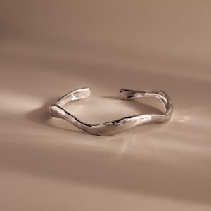 Wavy Cuff Bracelet by Caitlyn Minimalist • Bangle Bracelet in Silver • Cuff for Bracelet Stack • Unique Jewelry • Gift for Wife • BR147
