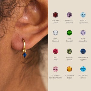 Boucles d'oreilles créoles pendantes avec pierre de naissance par CaitlynMinimalist • Créoles délicates en or avec pierres précieuses en forme de cerf-volant • Bijoux d'été • Cadeau d'anniversaire pour elle • ER501