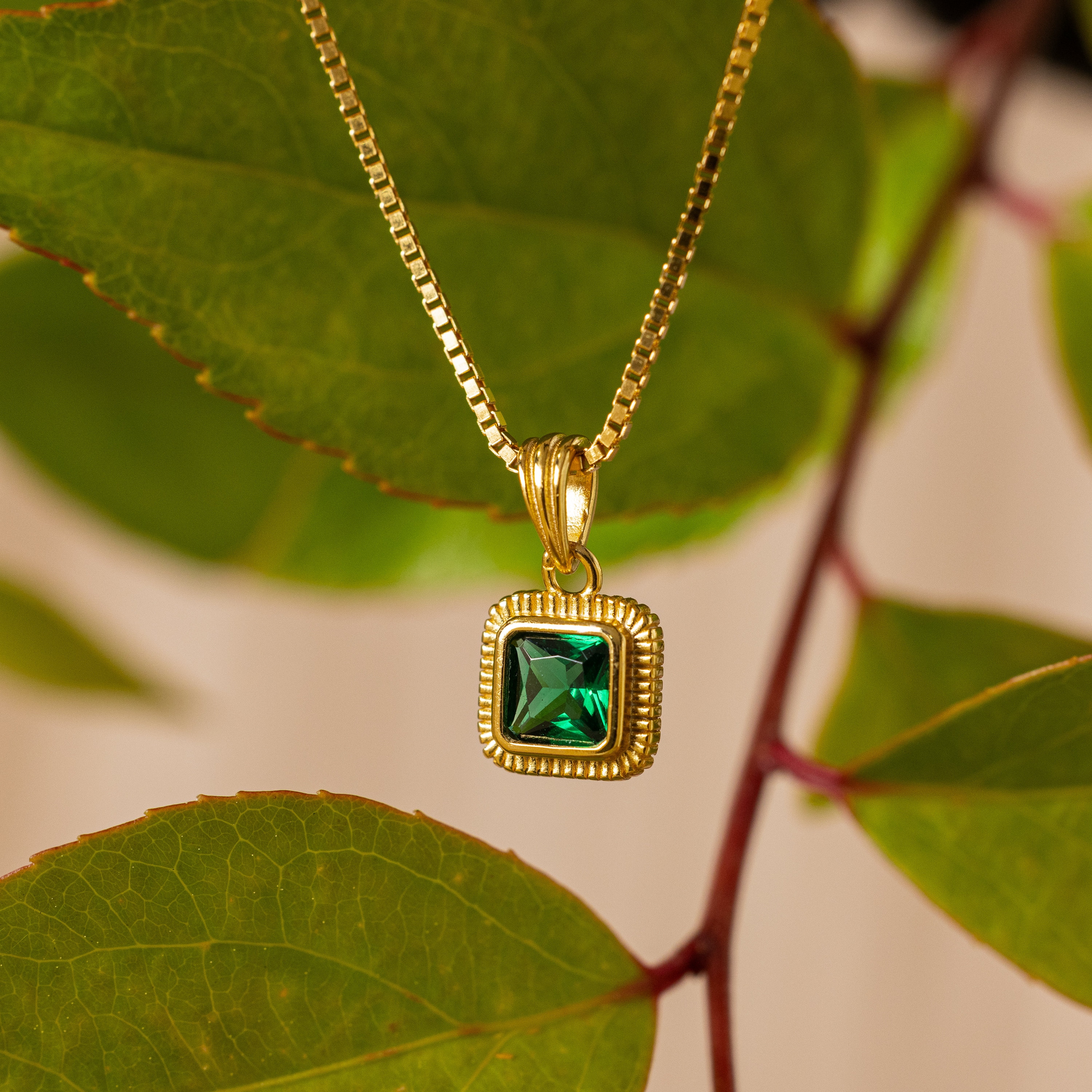 Vintage Ribbed Emerald Necklace by Caitlyn Minimalist • Green Art