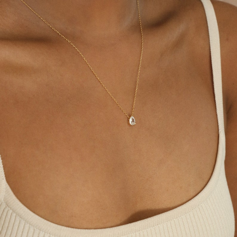 Teardrop Diamant Halskette von Caitlyn Minimalist Birne Diamant Halskette Minimalistischer Schmuck Perfektes Geschenk für Sie NR034 Bild 1