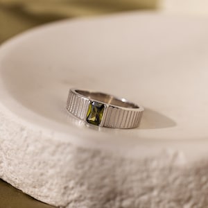 Peridot Statement Signet Ring by Caitlyn Minimalist • Gold Vintage Cocktail Ring with Green Gemstone • Perfect Gift for Mom • RR064 image 5