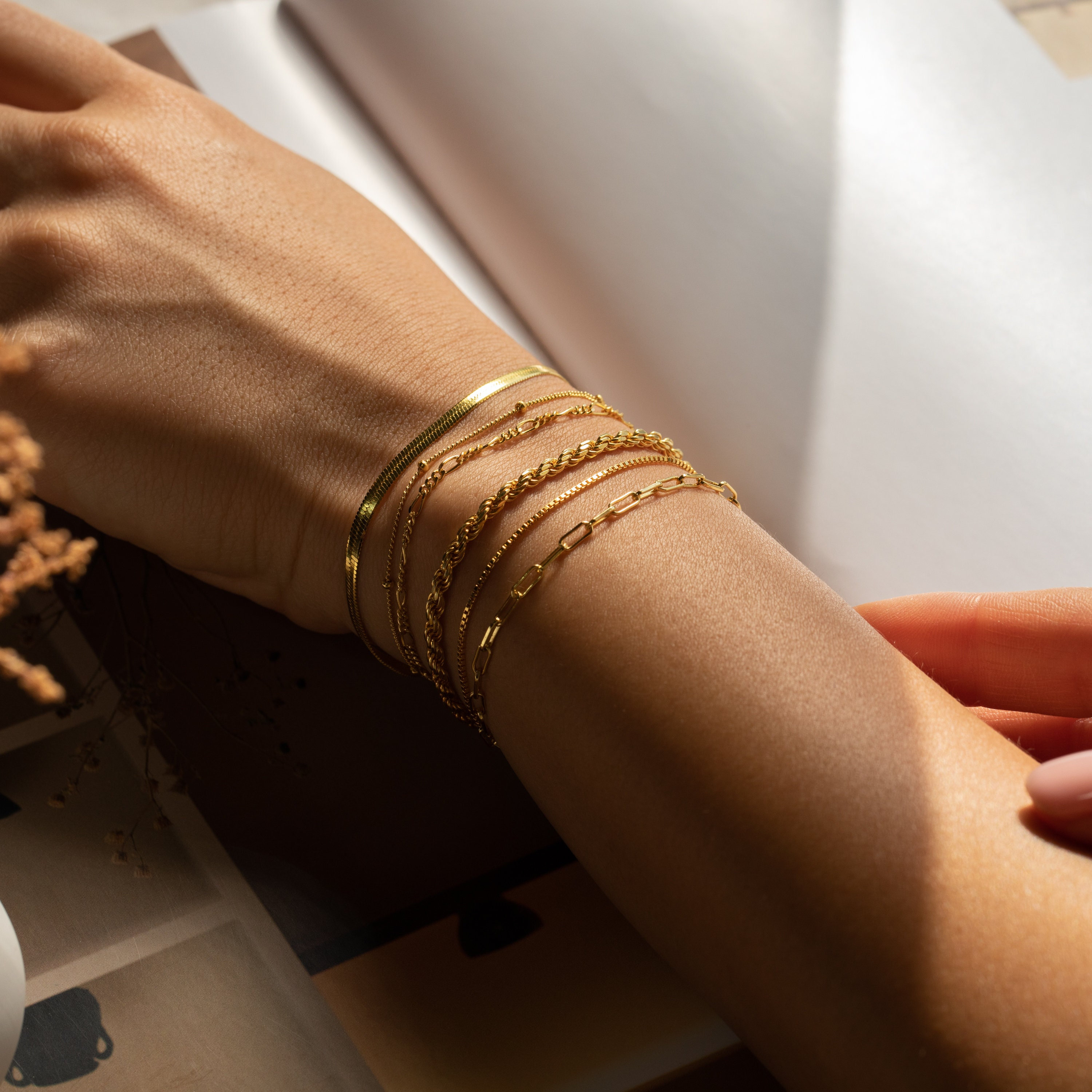【CaitlynMinimalist】Pave Paperclip チェーンブレスレット Pave Diamond Paperclip Link Chain Bracelet | Caitlyn Minimalist