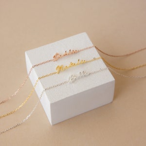 Personalisiertes kleines Armband mit Namen von Caitlyn Minimalist Zierliches Armband Personalisierter Namensschmuck Perfektes Geschenk für Mama BM54F78 ROSE GOLD