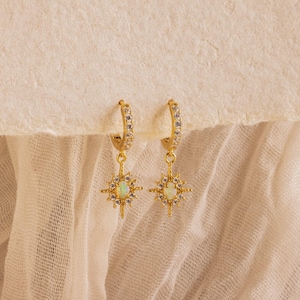 Conjunto de colar e brincos com estrela de opala da Caitlyn Minimalist • Conjunto de colar em camadas com design de estrela • Brincos de argola com opala cravejada • Presente de aniversário • MB021 imagem 7
