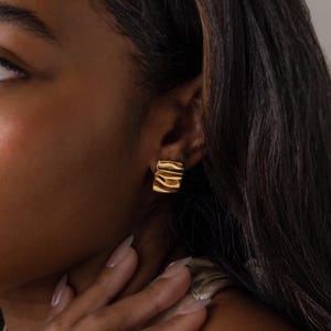 Wavy Square Stud Earrings by Caitlyn Minimalist • Unique Textured Statement Earrings in Gold • Unique Jewelry • Best Friend Gift • ER629