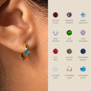 Boucles d'oreilles créoles personnalisées avec pierre de naissance par Caitlyn Minimalist • Boucles d'oreilles créoles délicates en pierre précieuse • Bijoux en cristal • Cadeau d'anniversaire pour elle • ER094