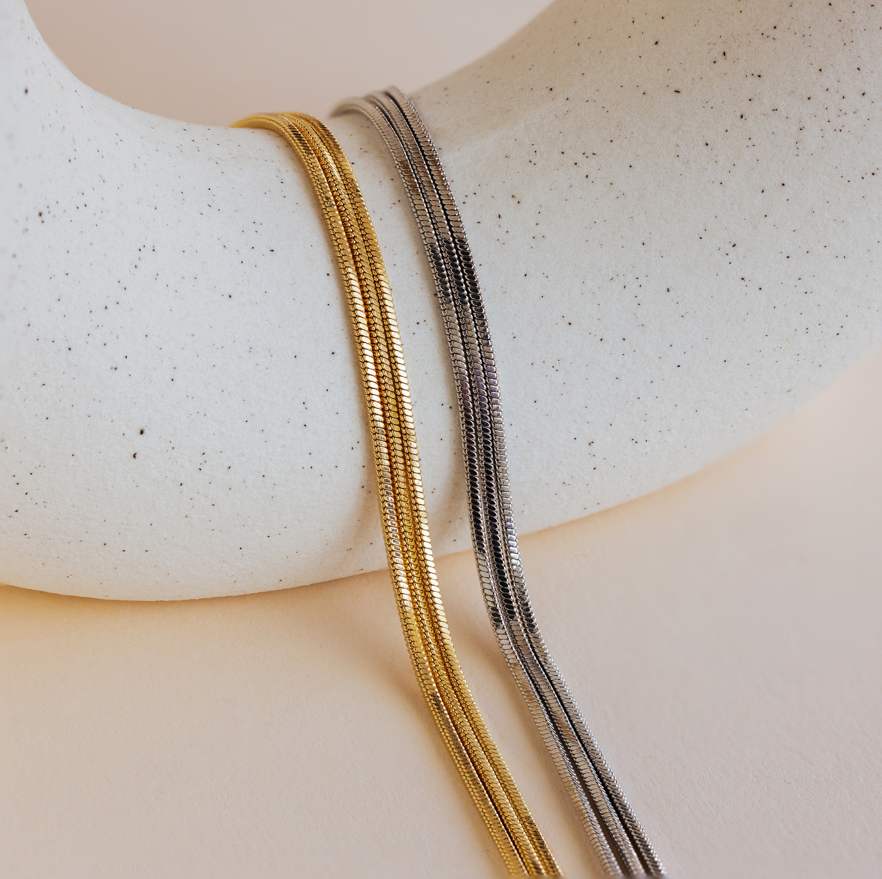 【CaitlynMinimalist】トリプルスネークチェーンブレスレット★ Triple Herringbone Chain Bracelet by Caitlyn Minimalist