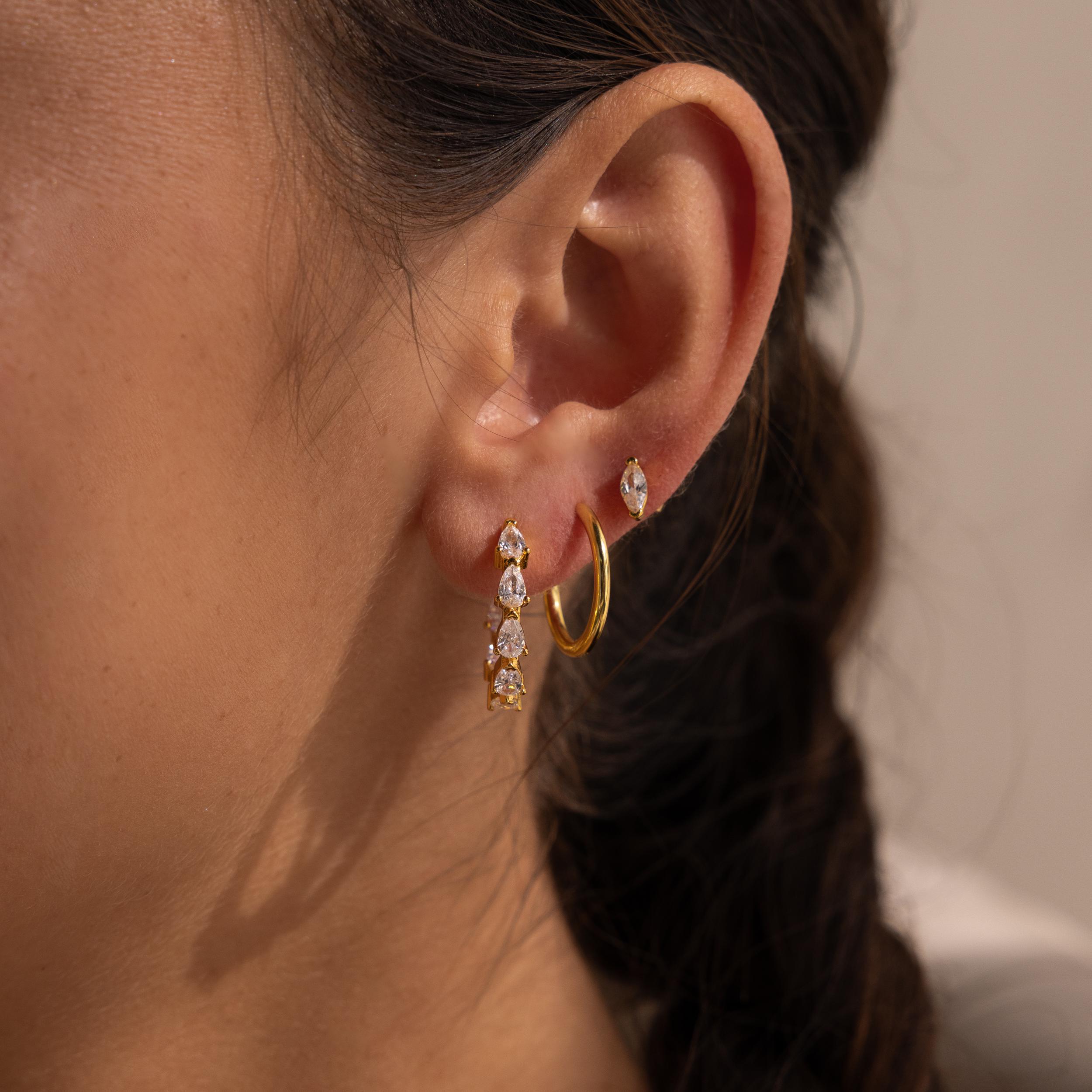 CaitlynMinimalist★インサイド・アウト ダイヤモンド・ピアス Inside Out Pear Diamond Hoops by Caitlyn Minimalist