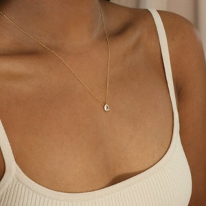 Teardrop Diamond Necklace by Caitlyn Minimalist Pear Diamond Necklace Minimalist Jewelry Perfect Gift for Her NR034 zdjęcie 3