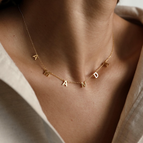 Collier lettre par Caitlynminimalist • Collier prénom personnalisé • Collier prénom tendance • Cadeau pour grand-mère • NM54F77