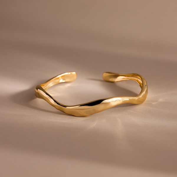 Wavy Cuff Bracelet by Caitlyn Minimalist • Wave Bangle Bracelet • Vintage Cuff Bracelet • Summer Jewelry • Birthday Gift for Her • BR147