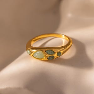 Anello con sigillo in giada mista di Caitlyn Minimalist • Anello a cupola curva con pietre preziose multiple • Gioielli in giada • Regalo per la migliore amica • RR239
