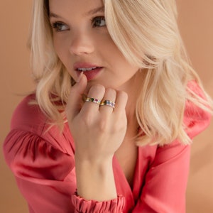 Geburtsstein-Baguette-Ring von CaitlynMinimalist Personalisierter Edelstein-Stapelring Individueller Kristallring Jubiläumsgeschenk für Mama RM104 Bild 6