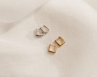 Link Huggie Earrings by Caitlyn Minimalist • Geometric Square Hoop Earrings • Minimalist Dainty Huggie Hoops • Best Friend Gift • ER211