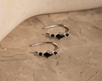 Orecchini Black Diamond Threaders di CaitlynMinimalist • Orecchini delicati con pietra preziosa onice • Gioielli minimalisti in argento • Regalo di compleanno per lei • ER359