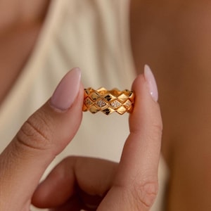 Eternity Wave Stacking Rings av CaitlynMinimalist • Set om 3: Eleganta geometriska ringar i guld • Smyckesset för brudpar • Present till mamma • RR203