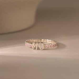 Duo Initial Geboortesteen Ring van Caitlyn Minimalist • Ring met initialen op maat • Ring met open edelsteen • Sieraden voor stellen • Cadeau voor haar • RM176F39