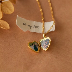 Collar con medallón de corazón inicial de Caitlyn Minimalista Collar con foto de medallón de oro con cadena giratoria Regalo personalizado para mamá NR108 imagen 7