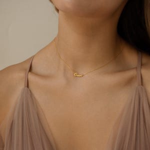 Colar com Pingente de Nome Delicado da CaitlynMinimalist • Joias Personalizadas com Nome • Colar para Uso Diário • Presente de Aniversário para Ela • NM03F68