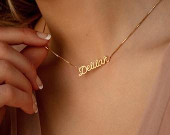 Collana con nome personalizzato di Caitlyn Minimalist • Collana con targhetta dorata e catena a maglia fine • Gioiello per la migliore amica • Regalo di compleanno perfetto • NM81F99