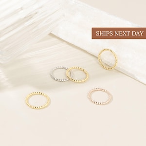 Anillo trenzado en oro y plata de Caitlyn Minimalist • Anillo minimalista • Anillos de la amistad • Un anillo apilable imprescindible • RR008