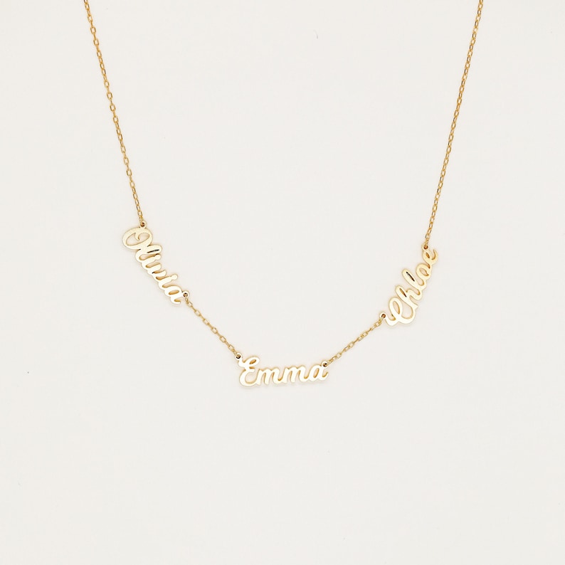 Perfekt present till mamma • Halsband för familjenamn i guld och silver • Halsband för barnnamn • Halsband för mormor • Personlig present • NH05F97 bild 2