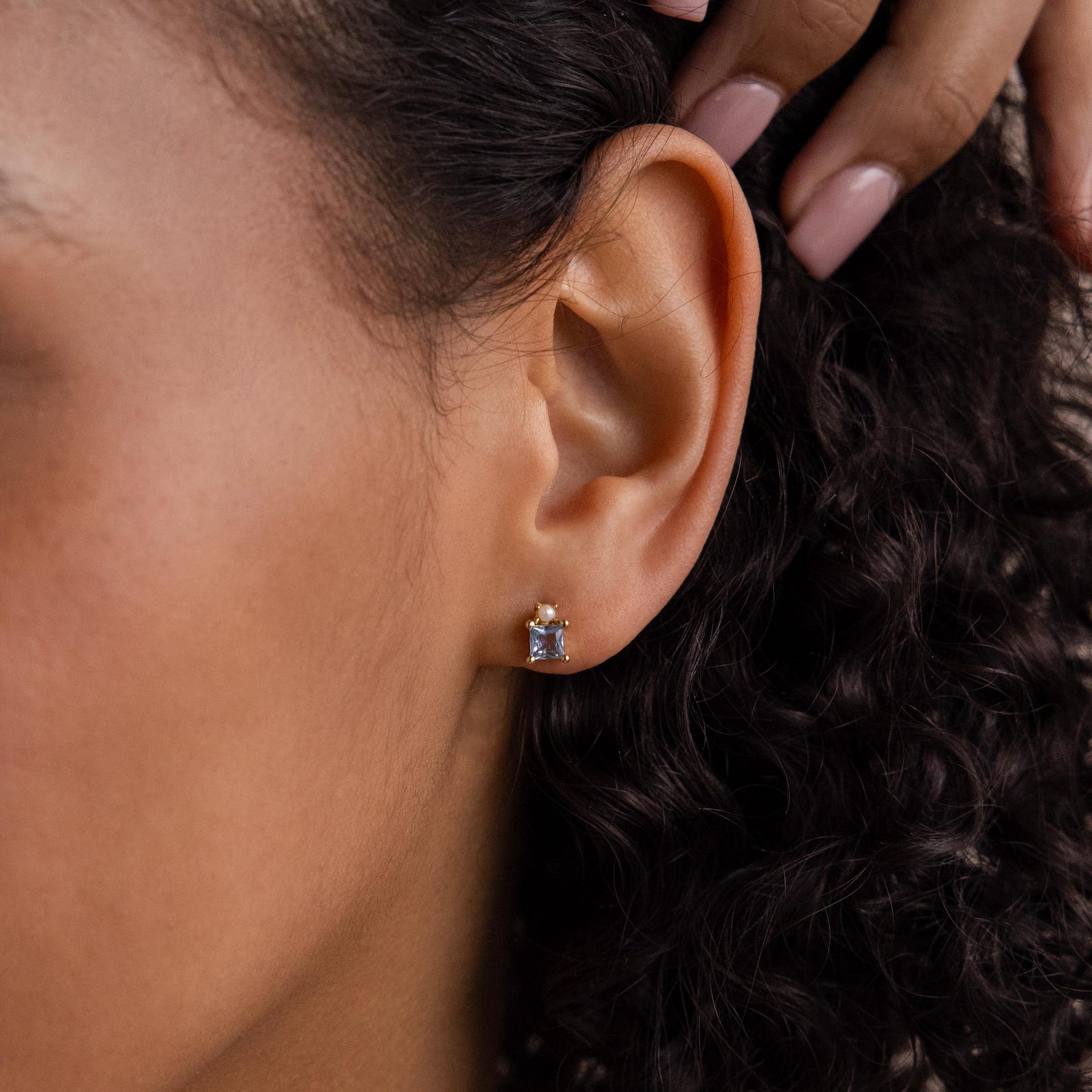Blue Lily 6mm Aqua Crystal Stud Earrings - SS582B