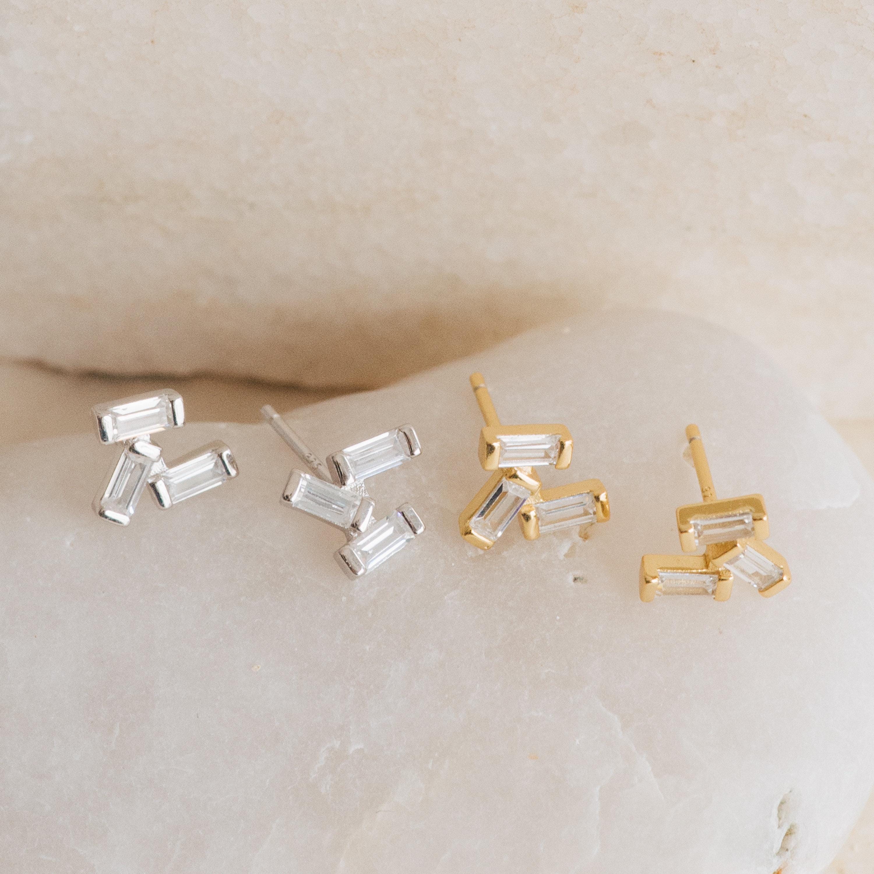 CaitlynMinimalistのGlacier Diamond Studs • 幾何学模様のバゲット