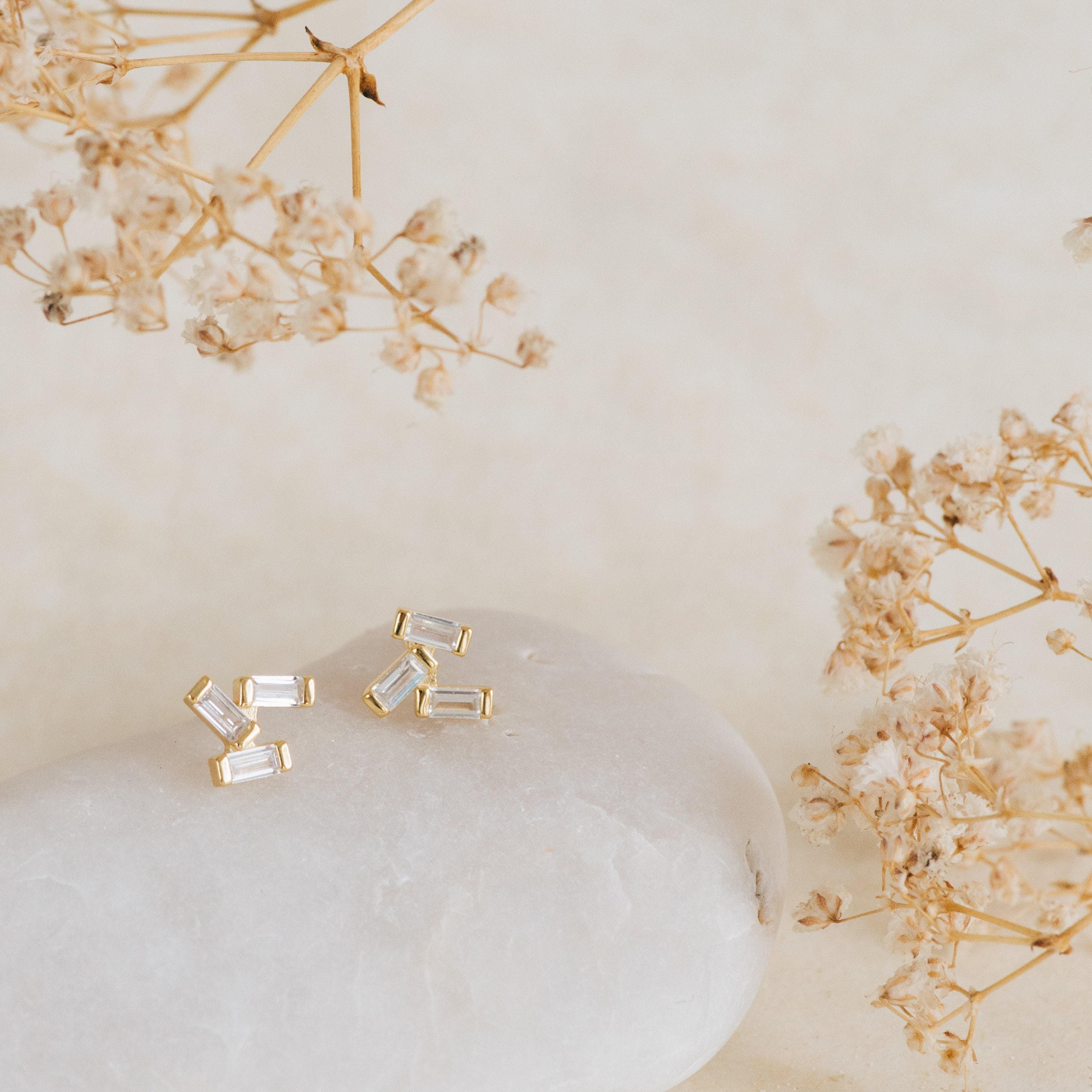 CaitlynMinimalistのGlacier Diamond Studs • 幾何学模様のバゲット
