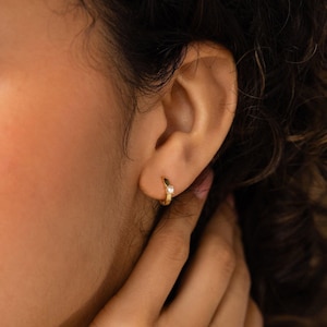 Delicate Pearl Huggie Earrings by Caitlyn Minimalist • Dainty Freshwater Pearl Hoop Earrings • Minimalist Jewelry • Bridesmaid Gift • ER527