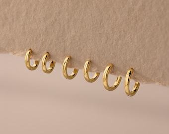 Conjunto de pendientes de aro pequeños de Caitlyn Minimalist • Pendientes de aro pequeños • Aros apilables en oro y plata • Joyería para el día a día • Regalo para ella