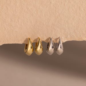 Bold Oval Huggies by Caitlyn Minimalist • Chunky Teardrop Hoop Earrings in Gold & Silver • Thick Statement Hoops • Gift for Her • ER675
