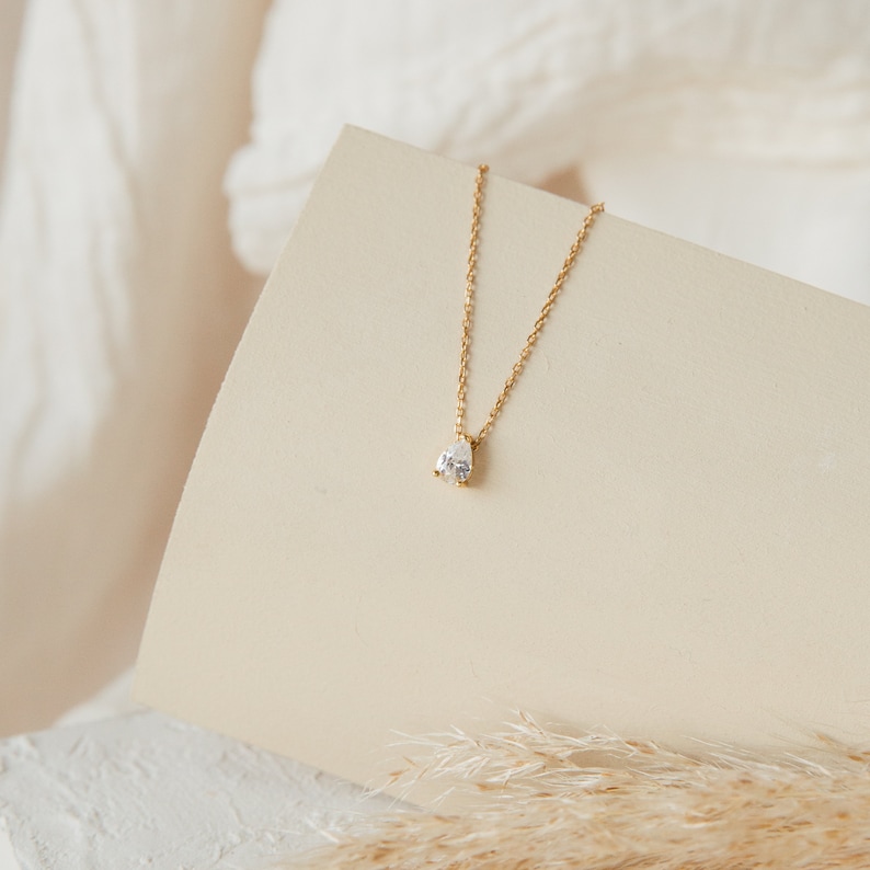 Teardrop Diamant Halskette von Caitlyn Minimalist Birne Diamant Halskette Minimalistischer Schmuck Perfektes Geschenk für Sie NR034 Bild 4