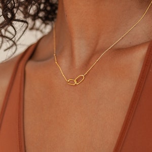Linked Pendant Necklace by Caitlyn Minimalist Infinity Necklace Heart Necklace Family Necklace Sister Necklace NR018 image 3