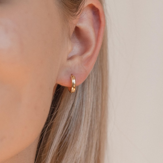 EDITOR II Huggie Earrings by Caitlyn Minimalist • Most Favorited Huggie Hoop Earrings • Perfect Simple Earrings • Birthday Gift • ER042