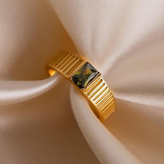 Peridot Statement Signet Ring by Caitlyn Minimalist • Gold Vintage Cocktail Ring with Green Gemstone • Perfect Gift for Mom • RR064