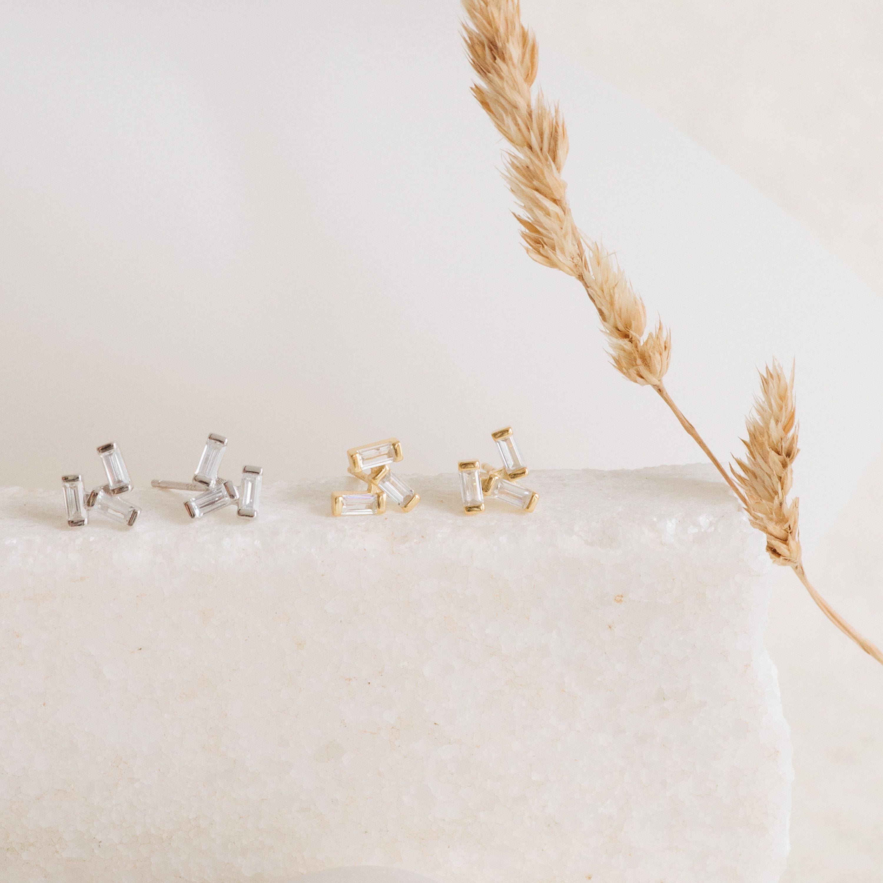 CaitlynMinimalistのGlacier Diamond Studs • 幾何学模様のバゲット