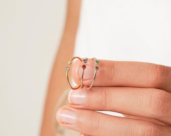 Ring met 2 geboortestenen van Caitlyn Minimalist • Moederring • Edelsteenring • Gepersonaliseerd cadeau voor mama • Minimalistische stapelring • RM05a