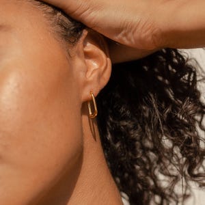 Link-Creolen von Caitlyn Minimalist • Kabel-Ohrringe • Minimalistische Goldohrringe • Geschenk für die beste Freundin • ER036