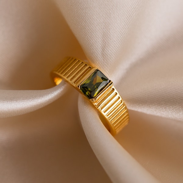 Anel de sinete Statement com peridoto da Caitlyn Minimalist • Anel de coquetel vintage em ouro com gema verde • Presente perfeito para a mãe • RR064