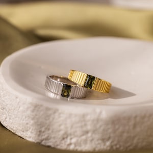 Peridot Statement Signet Ring by Caitlyn Minimalist • Gold Vintage Cocktail Ring with Green Gemstone • Perfect Gift for Mom • RR064 image 7